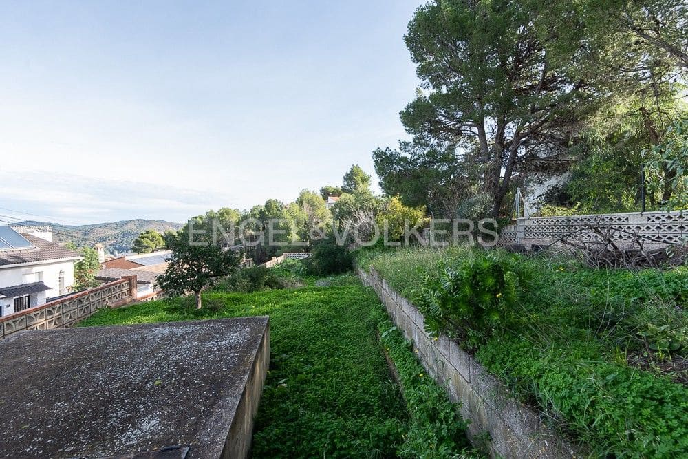 5 bedroom Villa for sale in Gilet with pool garage - € 720,000 (Ref: 9080428)