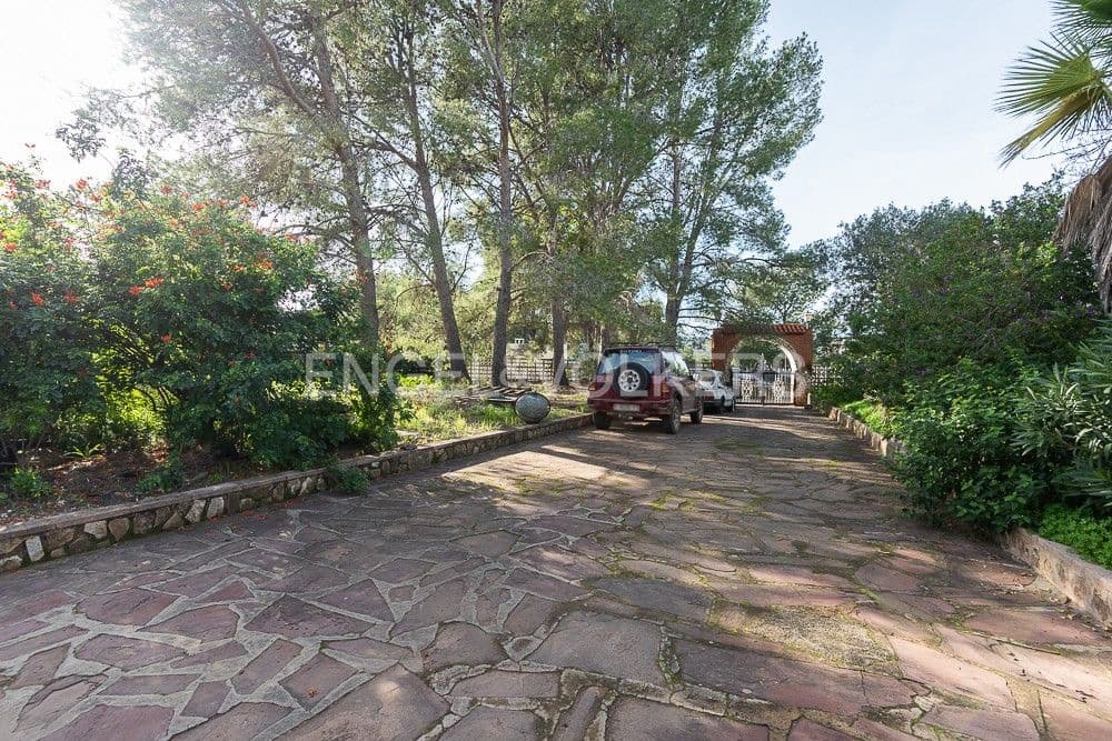 5 bedroom Villa for sale in Gilet with pool garage - € 720,000 (Ref: 9080428)