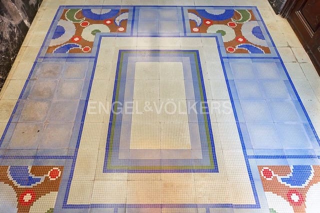 6 bedroom Townhouse for sale in Vila-real with garage - € 375,000 (Ref: 9080429)