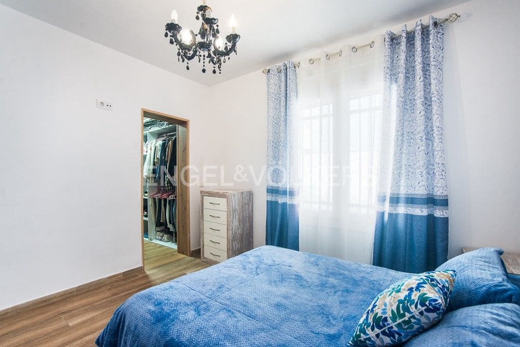4 bedroom Villa for sale in Vinaros with garage - € 398,000 (Ref: 9080430)