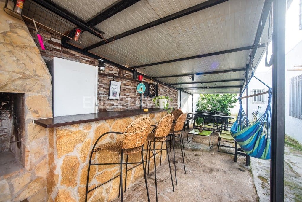 4 bedroom Villa for sale in Vinaros with garage - € 398,000 (Ref: 9080430)