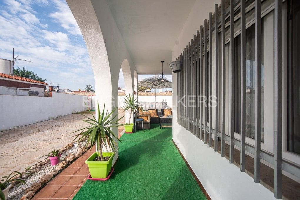 4 bedroom Villa for sale in Vinaros with garage - € 398,000 (Ref: 9080430)