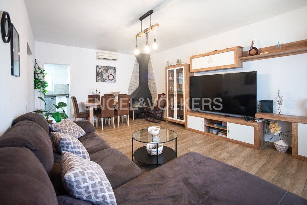 4 bedroom Villa for sale in Vinaros with garage - € 398,000 (Ref: 9080430)