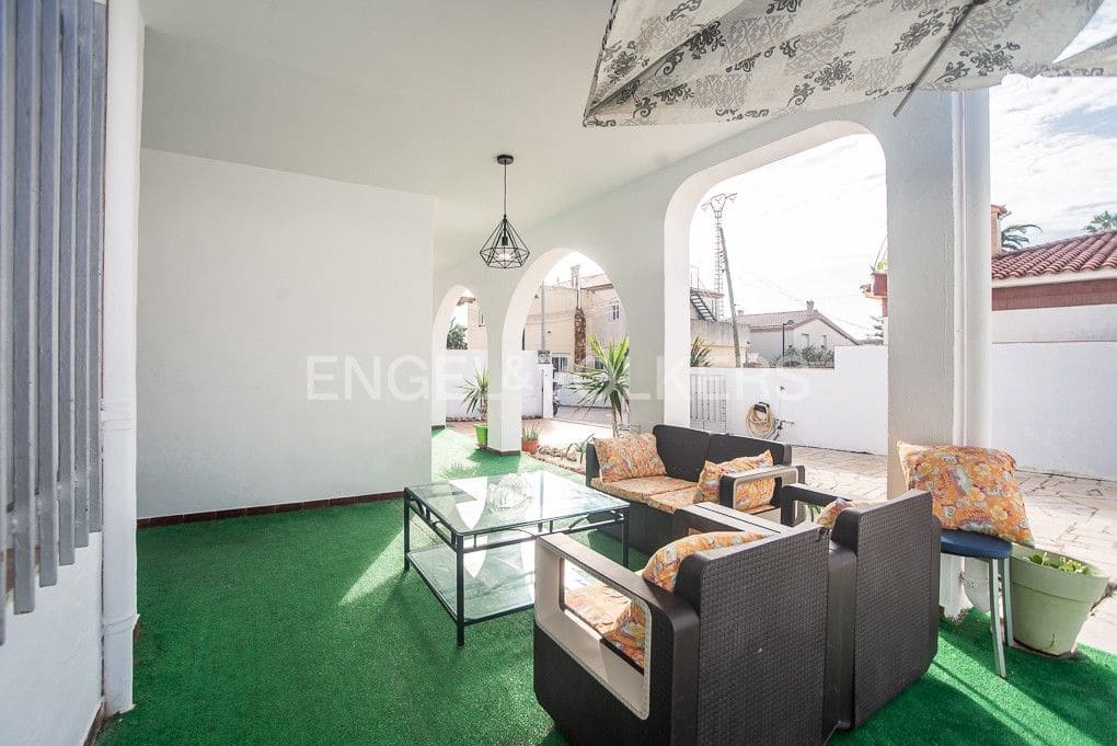 4 bedroom Villa for sale in Vinaros with garage - € 398,000 (Ref: 9080430)