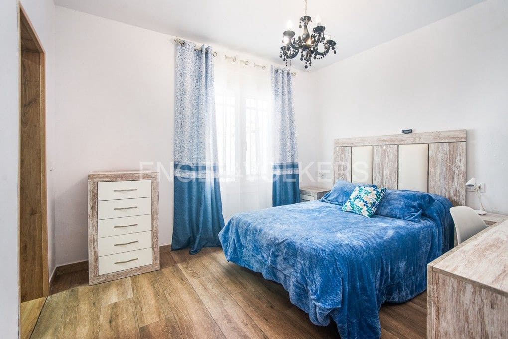 4 bedroom Villa for sale in Vinaros with garage - € 398,000 (Ref: 9080430)