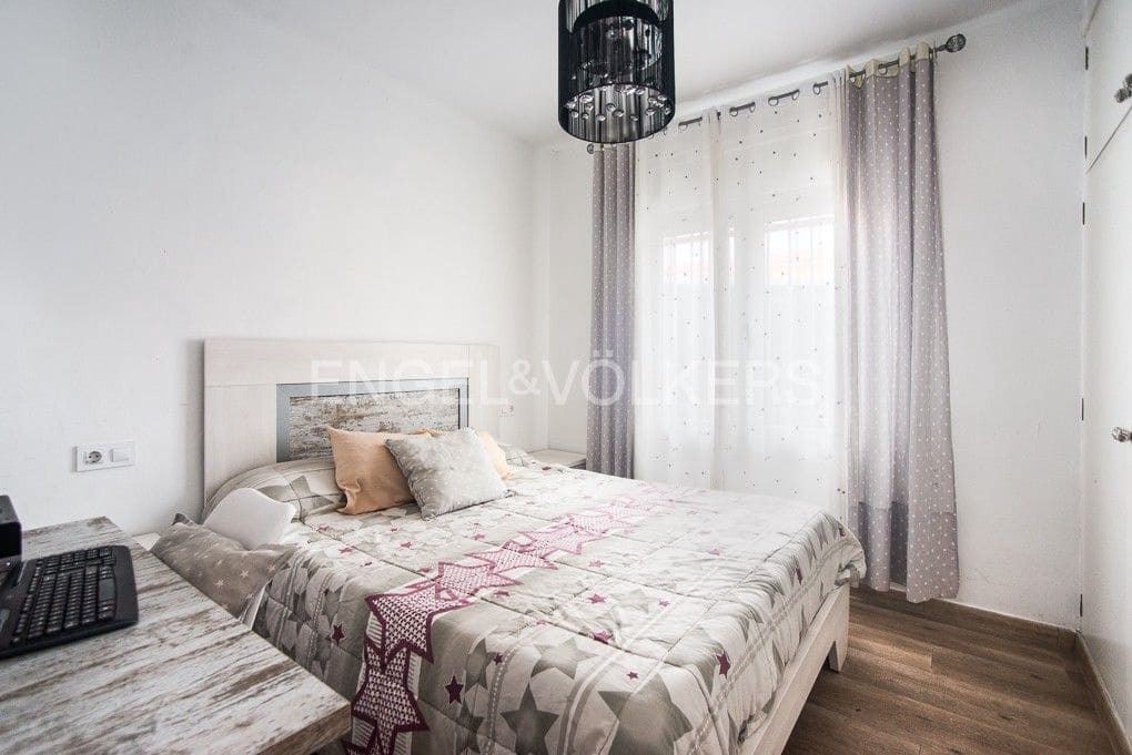 4 bedroom Villa for sale in Vinaros with garage - € 398,000 (Ref: 9080430)