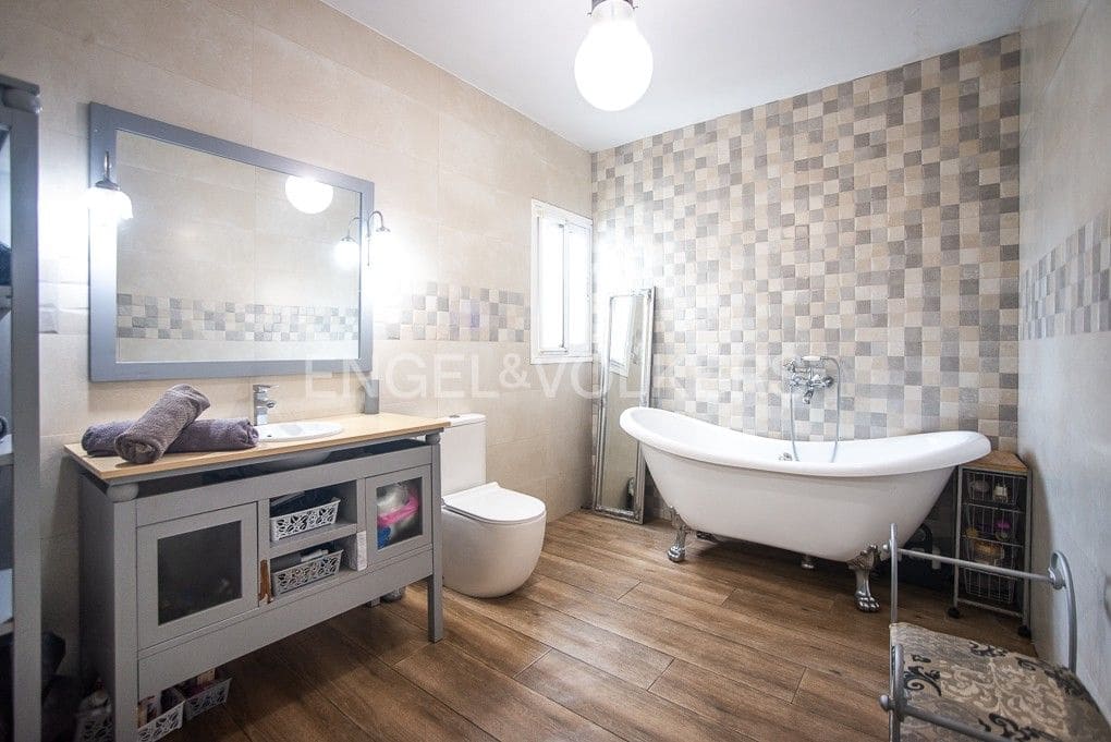 4 bedroom Villa for sale in Vinaros with garage - € 398,000 (Ref: 9080430)