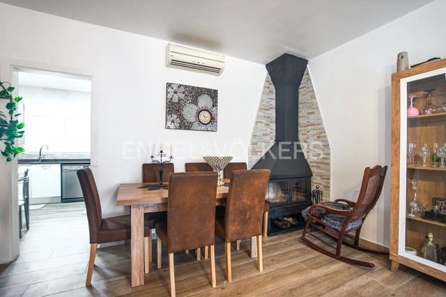 4 bedroom Villa for sale in Vinaròs with garage - € 398,000 (Ref: 9080430)