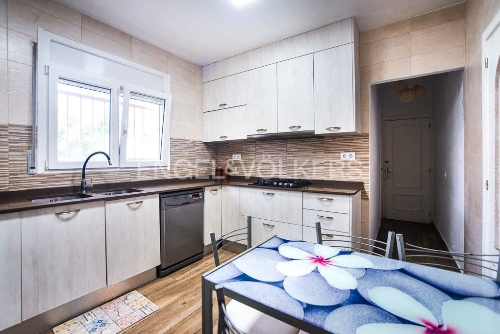 4 bedroom Villa for sale in Vinaros with garage - € 398,000 (Ref: 9080430)