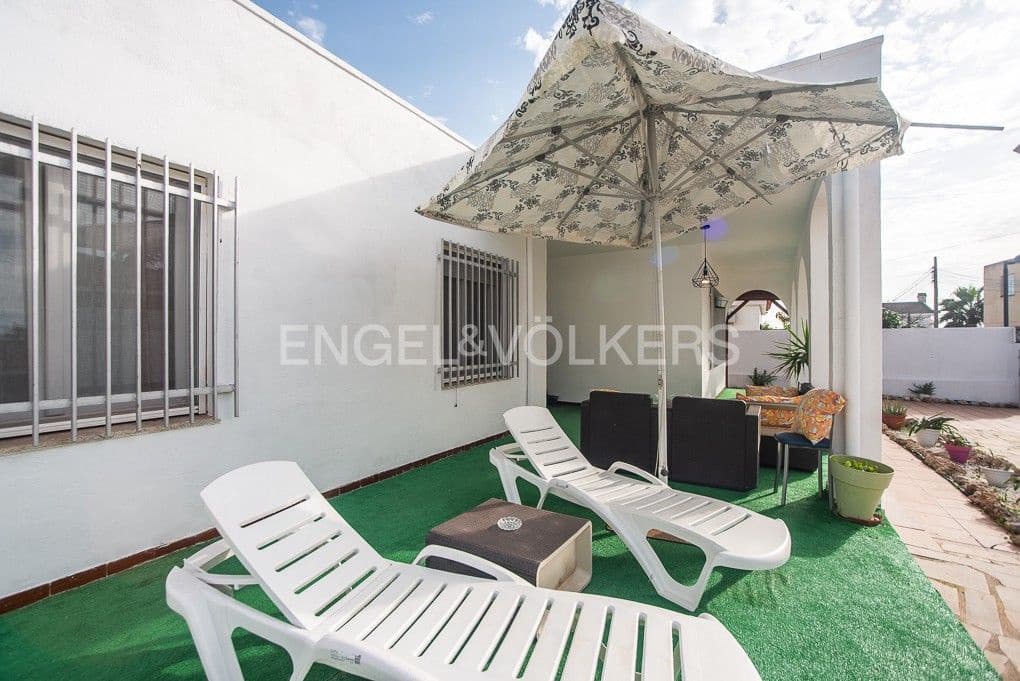 4 bedroom Villa for sale in Vinaros with garage - € 398,000 (Ref: 9080430)