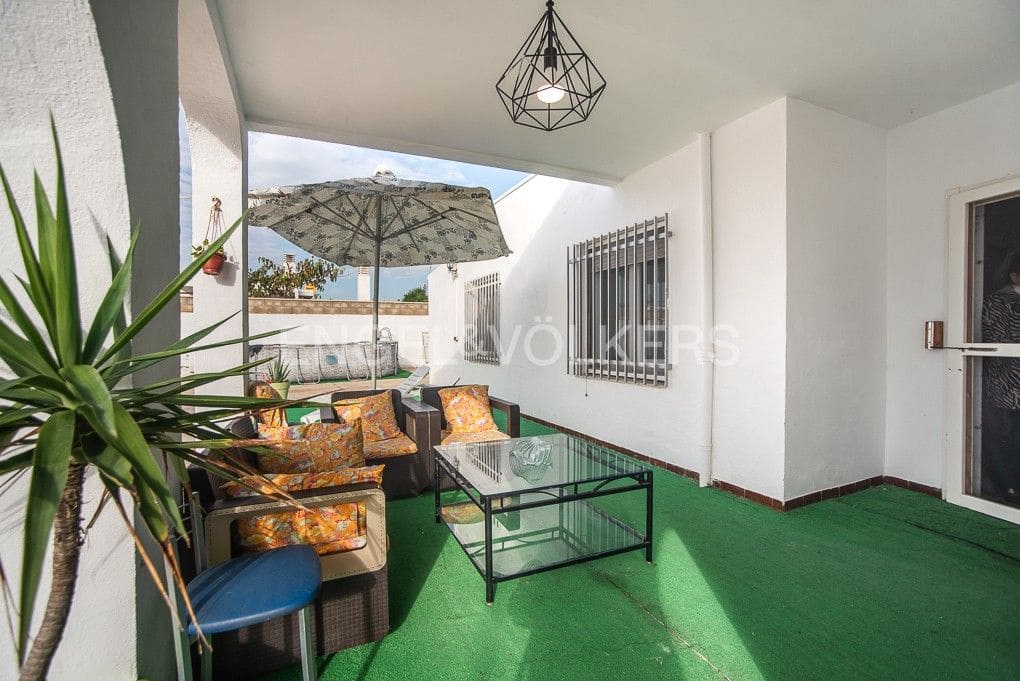 4 bedroom Villa for sale in Vinaros with garage - € 398,000 (Ref: 9080430)