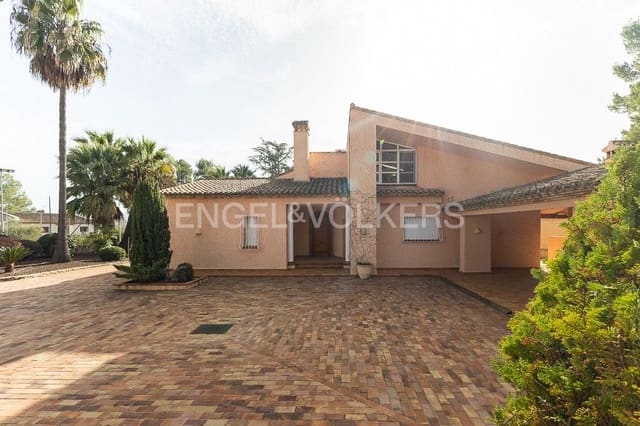 6 Zimmer Villa zu verkaufen in Ontinyent mit Pool Garage - 620.000 € (Ref: 9080436)