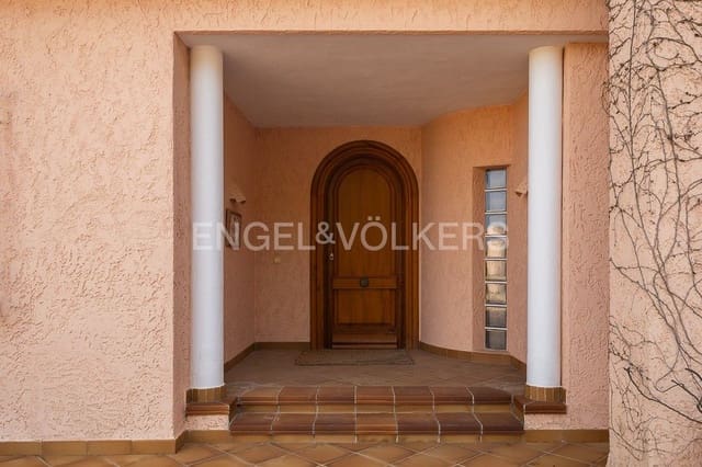 6 Zimmer Villa zu verkaufen in Ontinyent mit Pool Garage - 620.000 € (Ref: 9080436)
