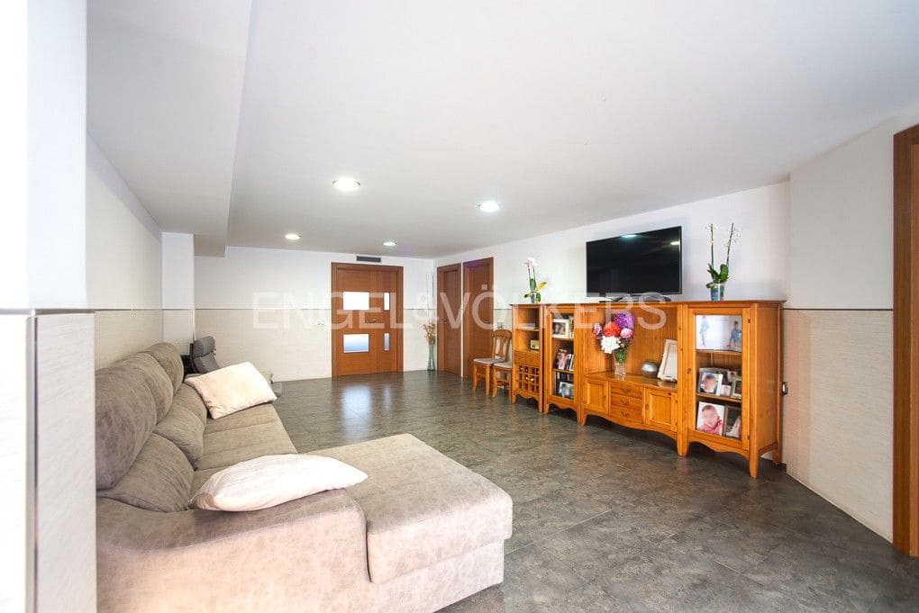 3 bedroom Townhouse for sale in La Vall d'Uixo with garage - € 400,000 (Ref: 9080437)