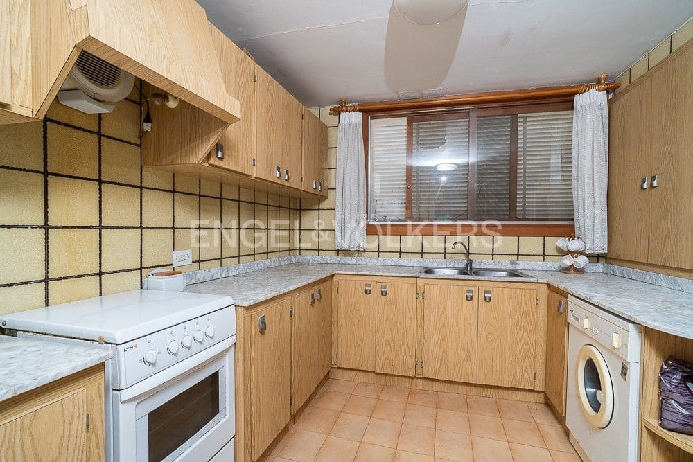 4 makuuhuone Huvila myytävänä paikassa Gandia mukana uima-altaan 
autotalli - 350 000 € (Ref: 9080438)
