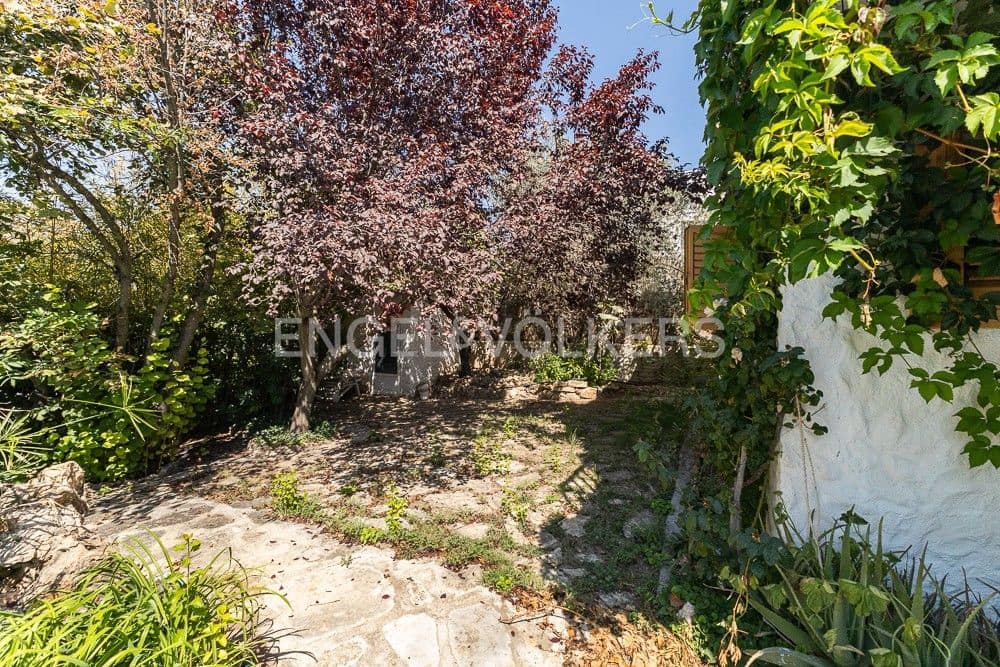 3 bedroom Villa for sale in Requena with pool garage - € 450,000 (Ref: 9080440)