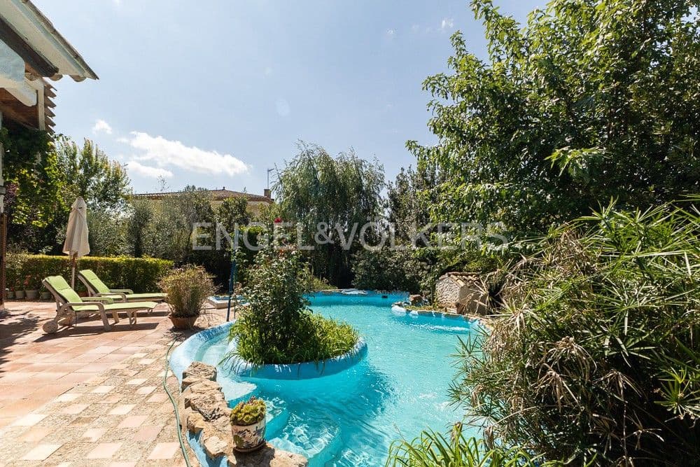 3 bedroom Villa for sale in Requena with pool garage - € 450,000 (Ref: 9080440)