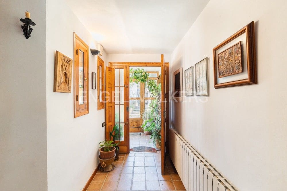 3 bedroom Villa for sale in Requena with pool garage - € 450,000 (Ref: 9080440)