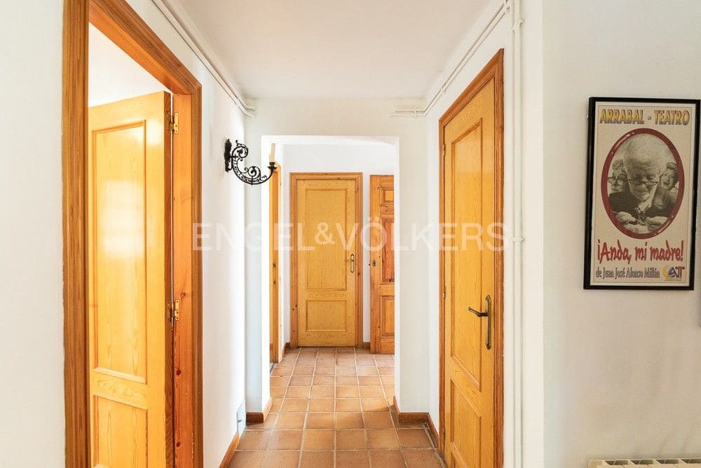 3 bedroom Villa for sale in Requena with pool garage - € 450,000 (Ref: 9080440)