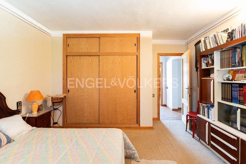 3 bedroom Villa for sale in Requena with pool garage - € 450,000 (Ref: 9080440)