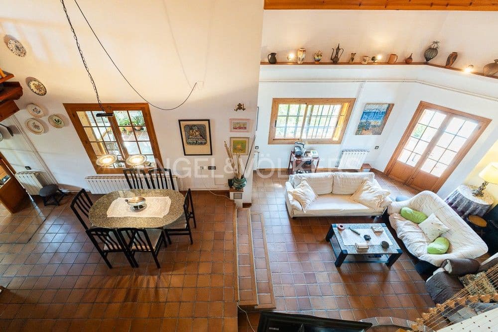 3 bedroom Villa for sale in Requena with pool garage - € 450,000 (Ref: 9080440)