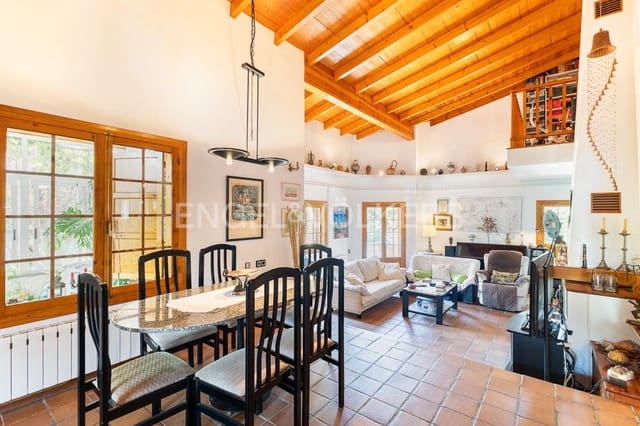 3 bedroom Villa for sale in Requena with pool garage - € 450,000 (Ref: 9080440)