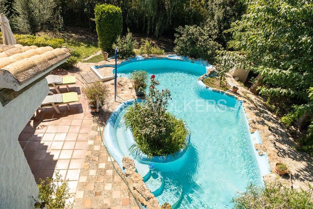 3 bedroom Villa for sale in Requena with pool garage - € 450,000 (Ref: 9080440)