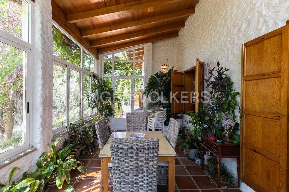3 bedroom Villa for sale in Requena with pool garage - € 450,000 (Ref: 9080440)