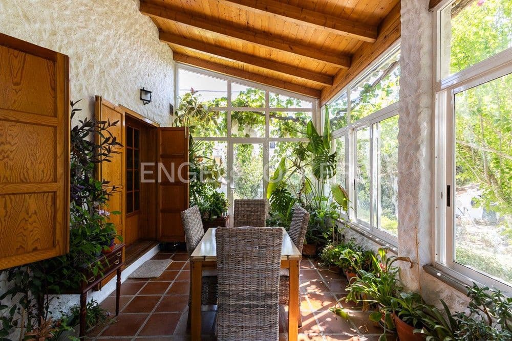3 bedroom Villa for sale in Requena with pool garage - € 450,000 (Ref: 9080440)