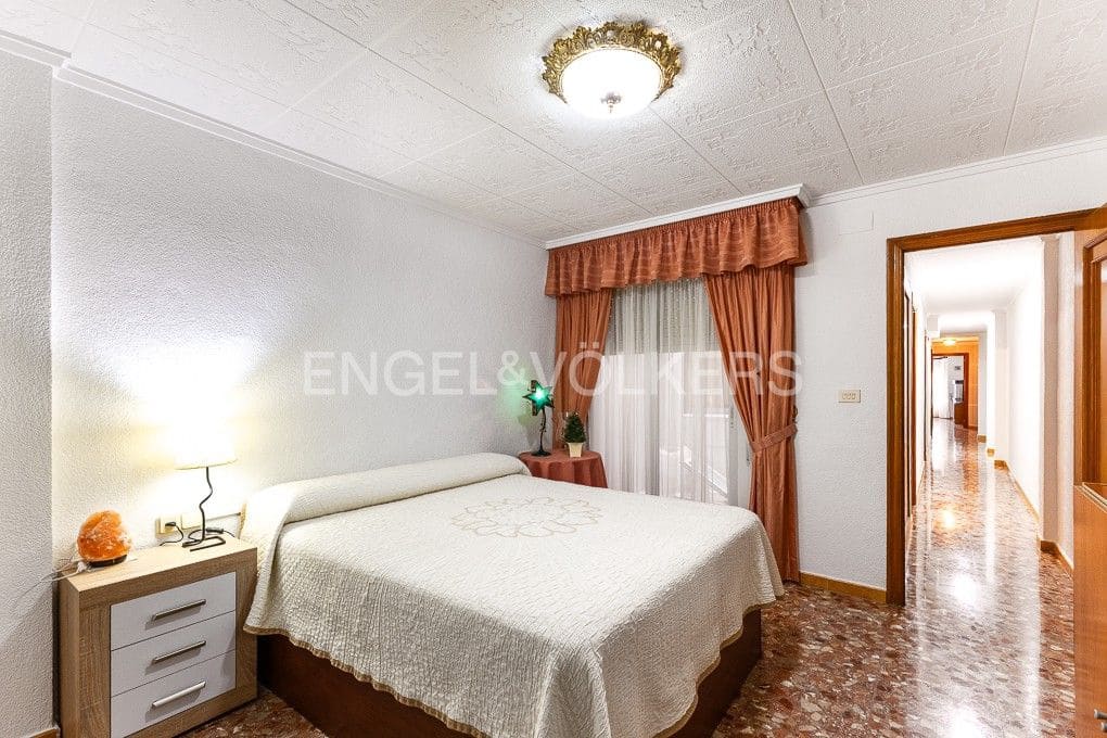 5 bedroom Townhouse for sale in Sueca with garage - € 310,000 (Ref: 9080443)