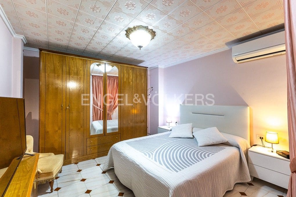 5 bedroom Townhouse for sale in Sueca with garage - € 310,000 (Ref: 9080443)
