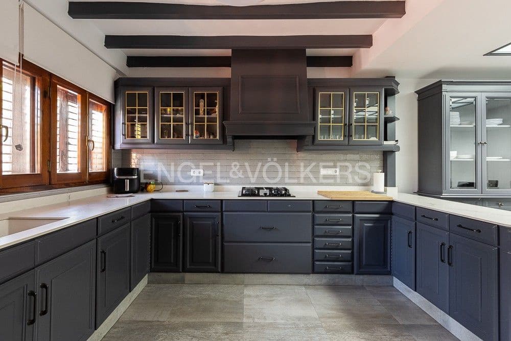 6 bedroom Villa for sale in Paterna with pool garage - € 1,290,000 (Ref: 9080448)