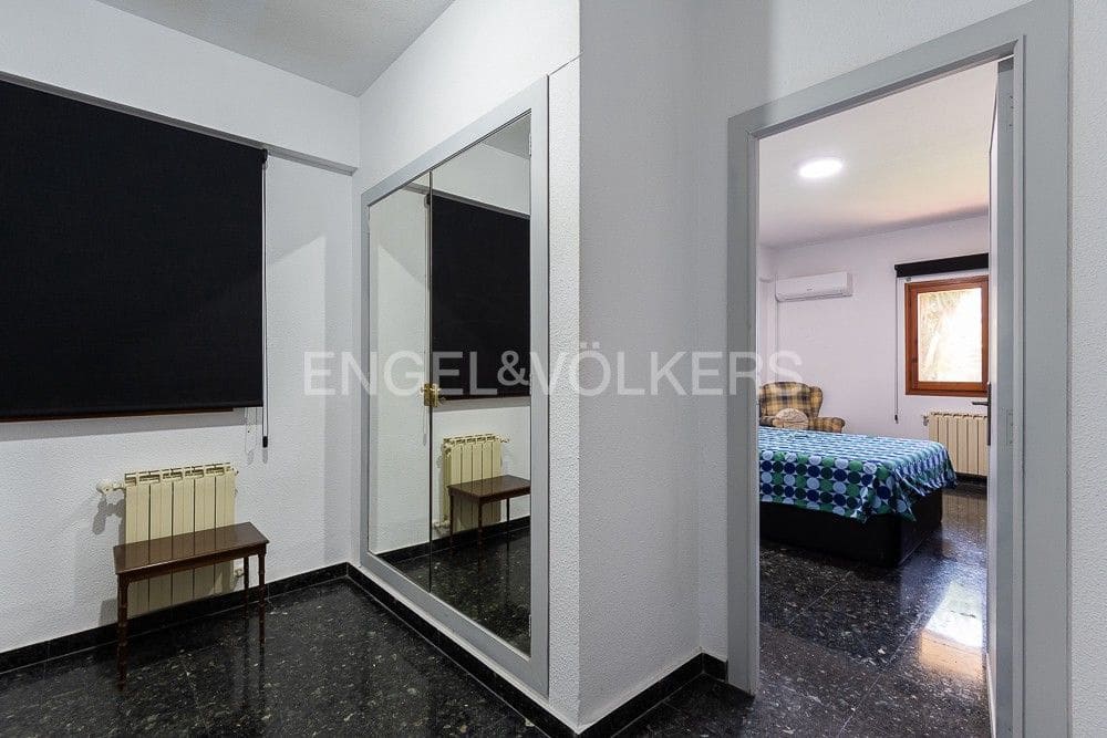 6 bedroom Villa for sale in Paterna with pool garage - € 1,290,000 (Ref: 9080448)
