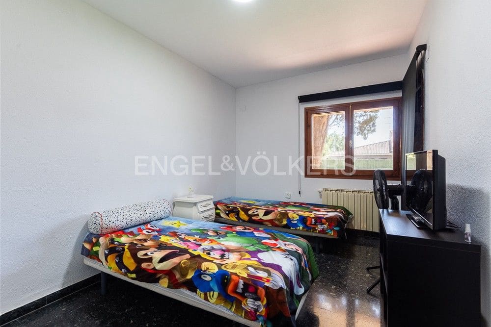 6 bedroom Villa for sale in Paterna with pool garage - € 1,290,000 (Ref: 9080448)