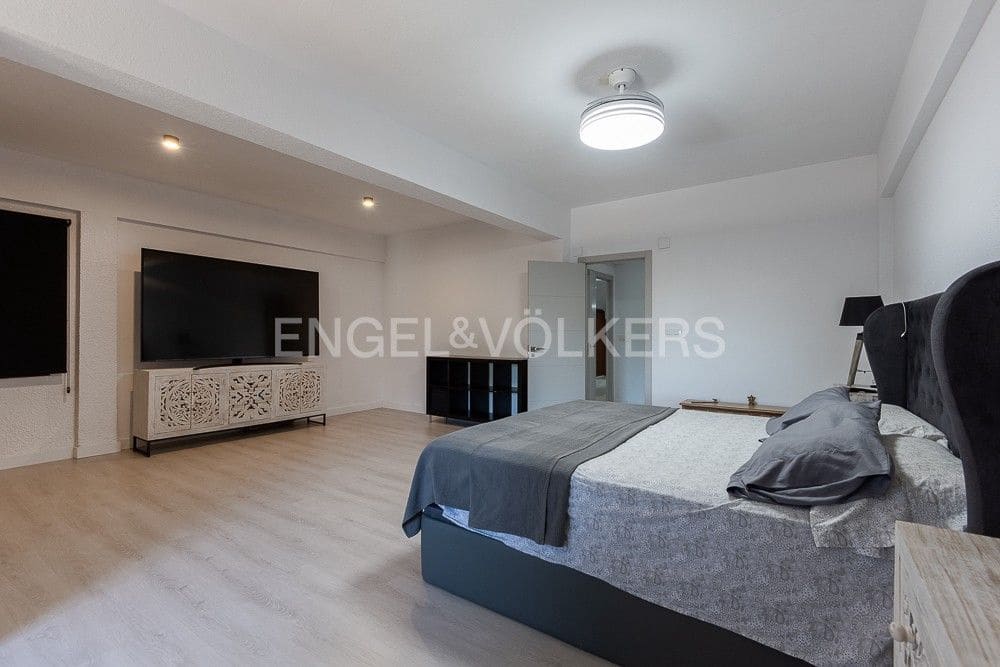 6 bedroom Villa for sale in Paterna with pool garage - € 1,290,000 (Ref: 9080448)