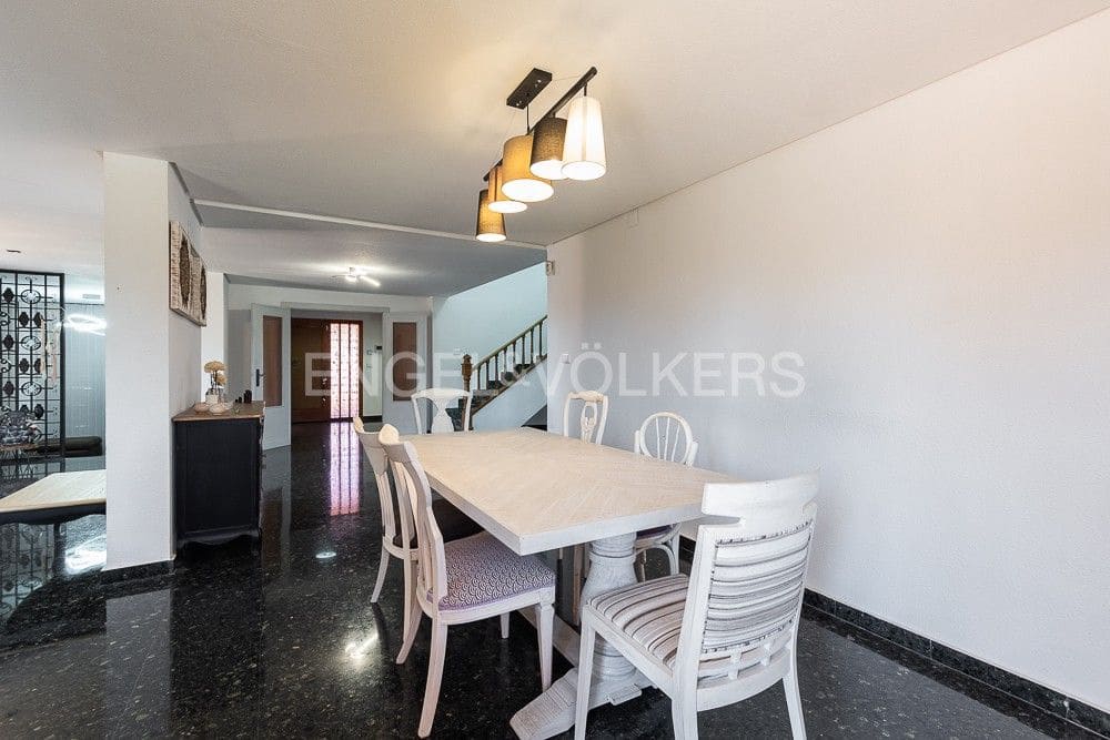 6 bedroom Villa for sale in Paterna with pool garage - € 1,290,000 (Ref: 9080448)