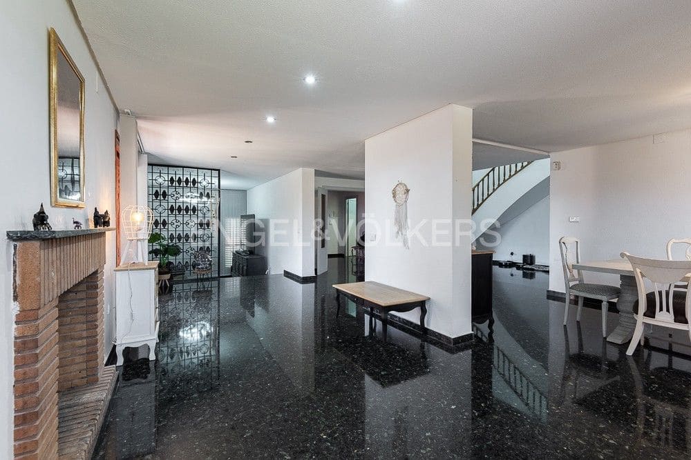 6 bedroom Villa for sale in Paterna with pool garage - € 1,290,000 (Ref: 9080448)