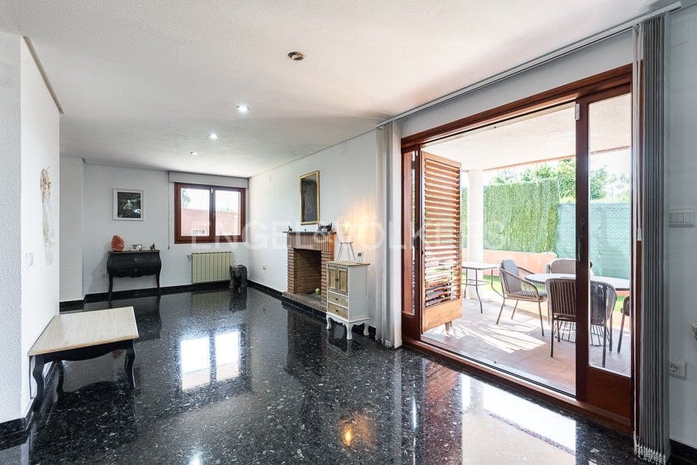 6 bedroom Villa for sale in Paterna with pool garage - € 1,290,000 (Ref: 9080448)
