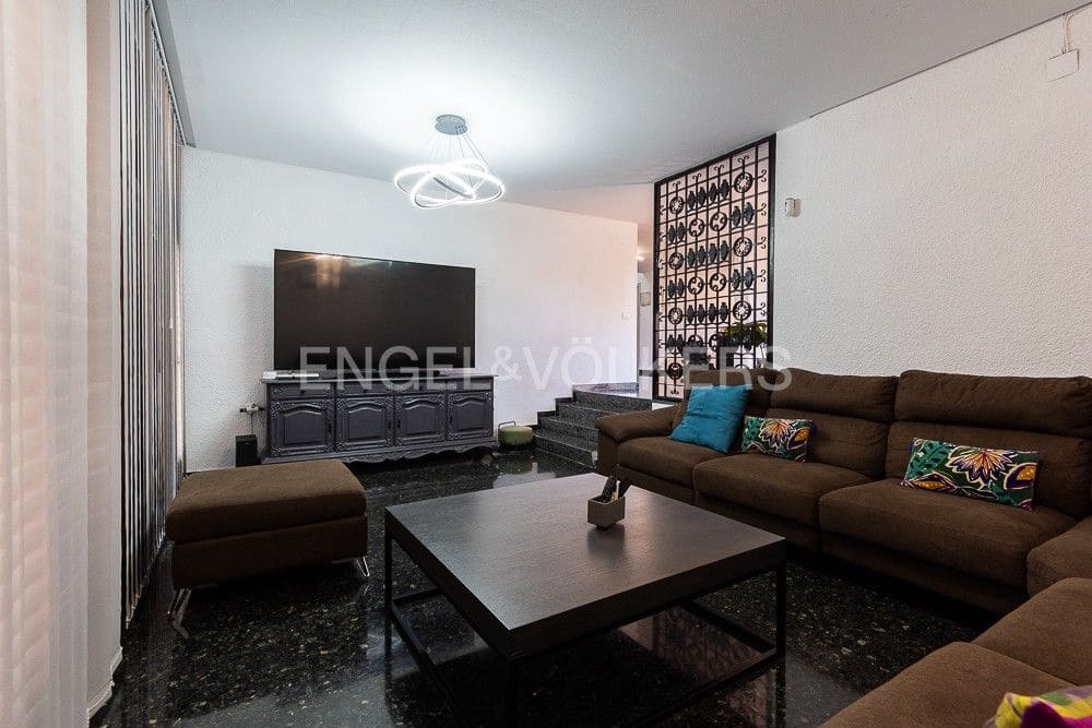 6 bedroom Villa for sale in Paterna with pool garage - € 1,290,000 (Ref: 9080448)