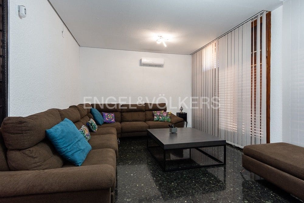 6 bedroom Villa for sale in Paterna with pool garage - € 1,290,000 (Ref: 9080448)