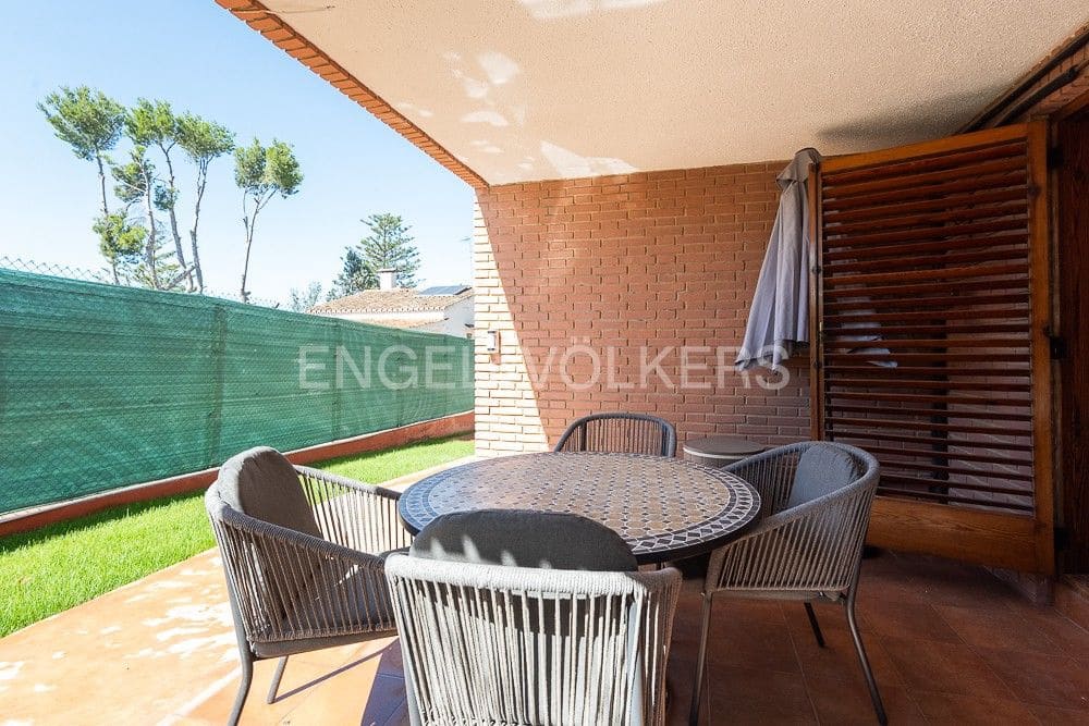 6 bedroom Villa for sale in Paterna with pool garage - € 1,290,000 (Ref: 9080448)