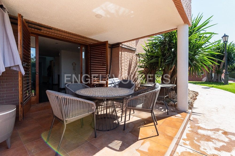 6 bedroom Villa for sale in Paterna with pool garage - € 1,290,000 (Ref: 9080448)