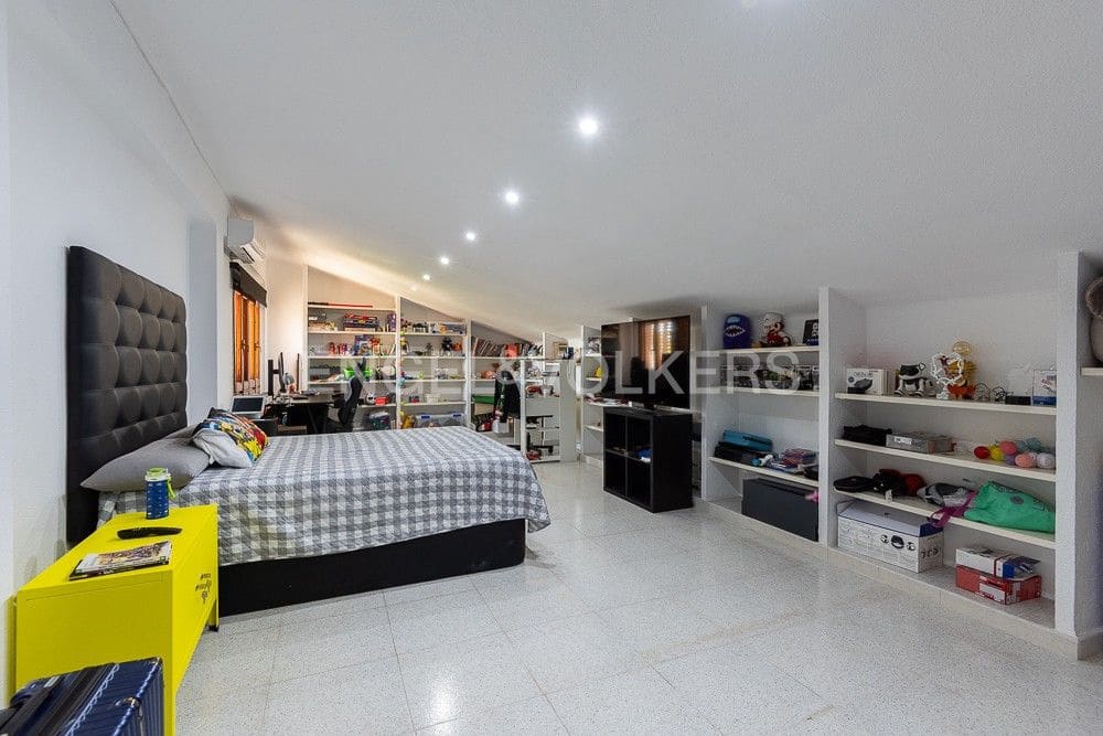6 bedroom Villa for sale in Paterna with pool garage - € 1,290,000 (Ref: 9080448)