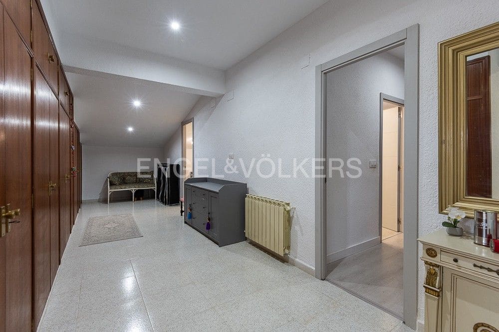 6 bedroom Villa for sale in Paterna with pool garage - € 1,290,000 (Ref: 9080448)