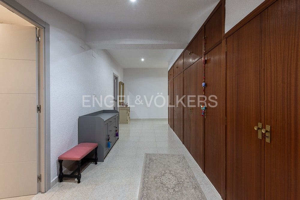 6 bedroom Villa for sale in Paterna with pool garage - € 1,290,000 (Ref: 9080448)