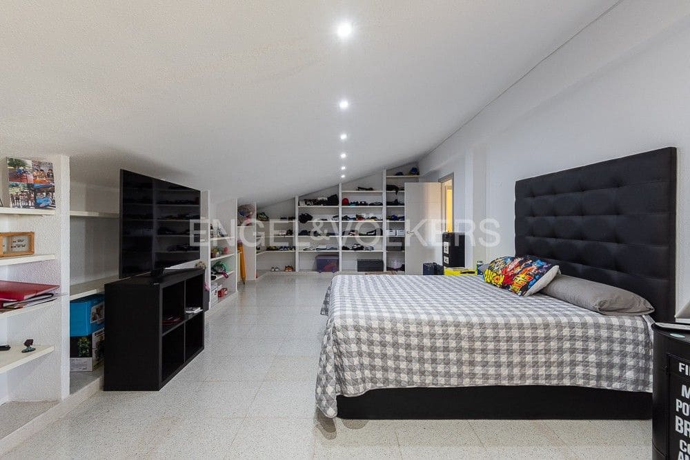6 bedroom Villa for sale in Paterna with pool garage - € 1,290,000 (Ref: 9080448)