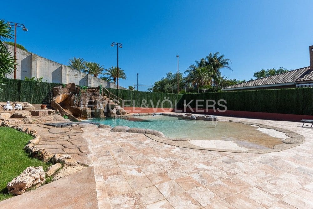 6 bedroom Villa for sale in Paterna with pool garage - € 1,290,000 (Ref: 9080448)