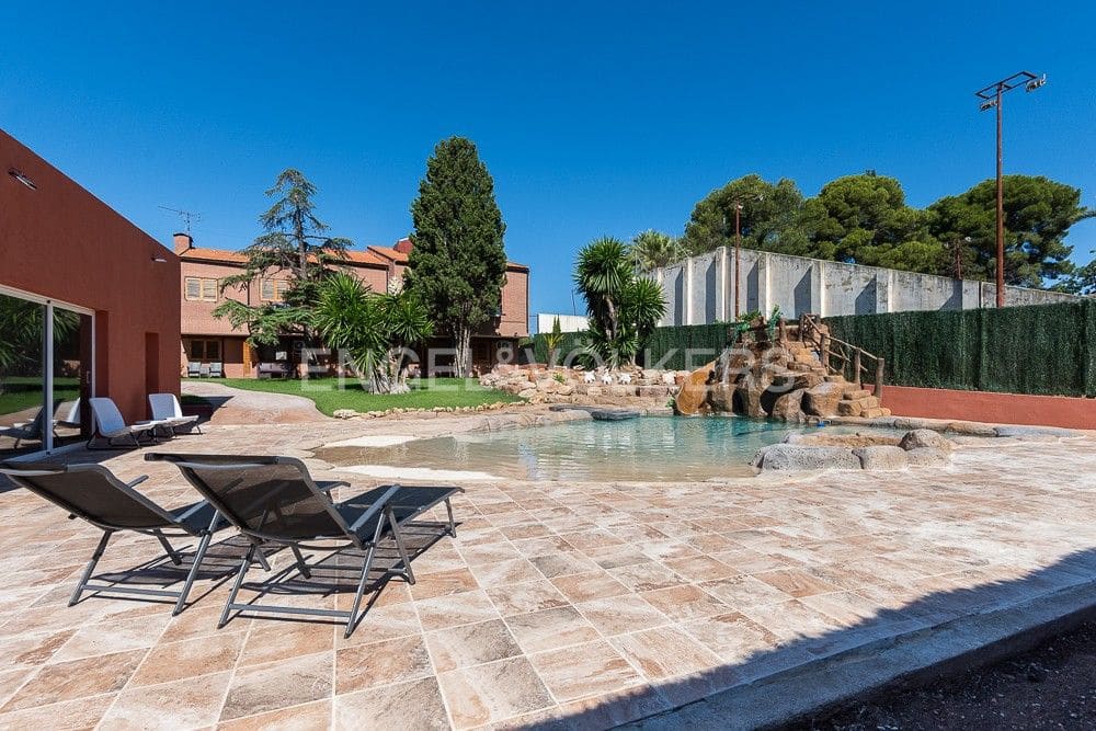 6 bedroom Villa for sale in Paterna with pool garage - € 1,290,000 (Ref: 9080448)