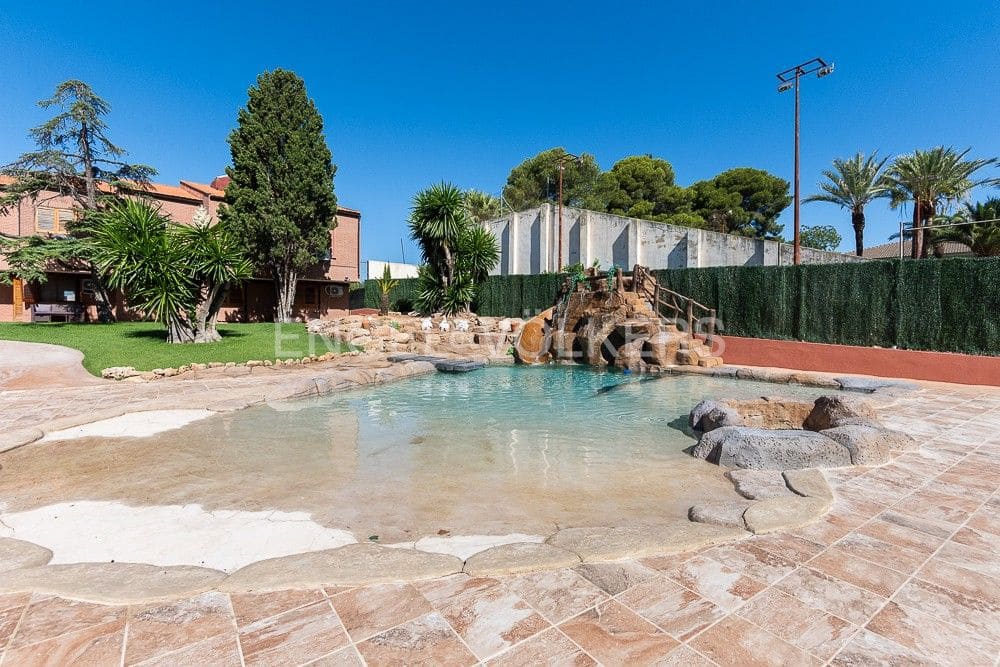 6 bedroom Villa for sale in Paterna with pool garage - € 1,290,000 (Ref: 9080448)