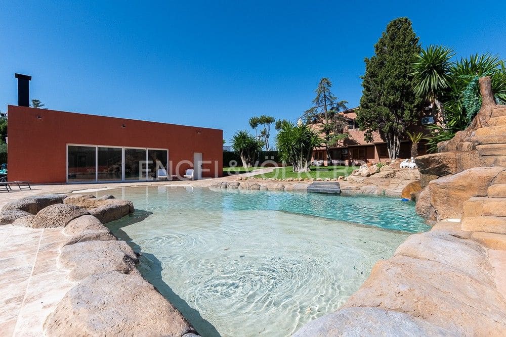 6 bedroom Villa for sale in Paterna with pool garage - € 1,290,000 (Ref: 9080448)